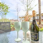 City Centre Deluxe With Amazing Garden Terrace Pass The Keys