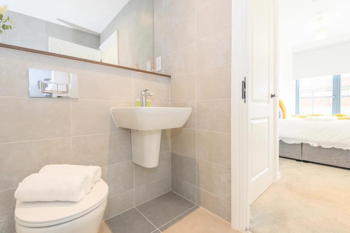 Centre Deluxe With Amazing Garden Terrace Pass The Keys Leeds (West Yorkshire)