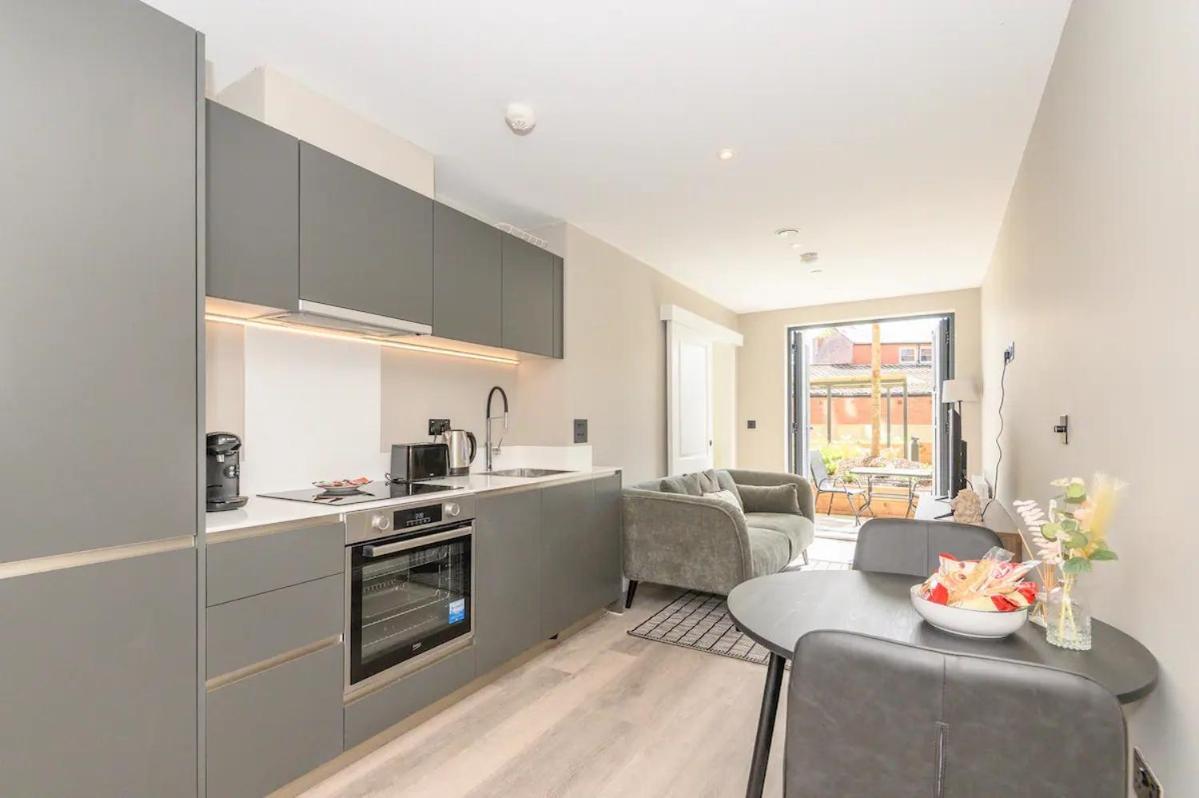 Centre Deluxe With Amazing Garden Terrace Pass The Keys Apartment