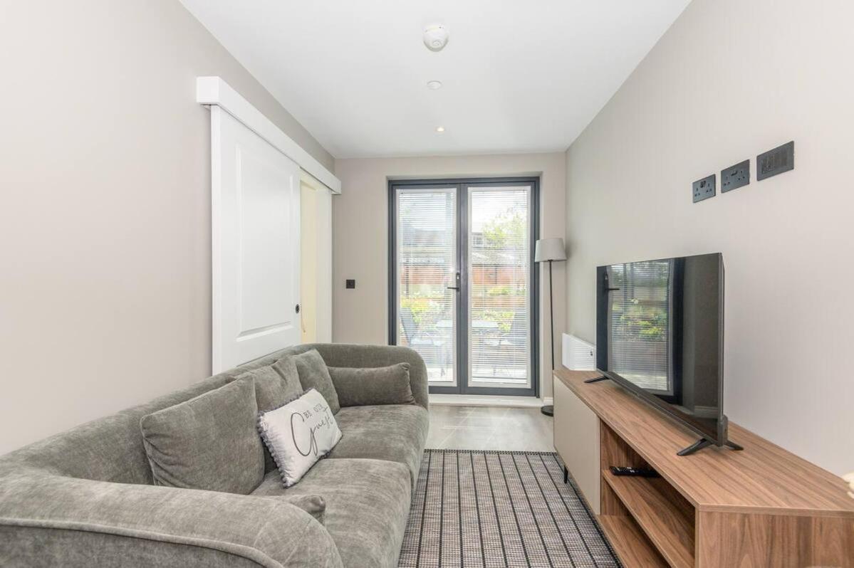 Centre Deluxe With Amazing Garden Terrace Pass The Keys Apartment *
