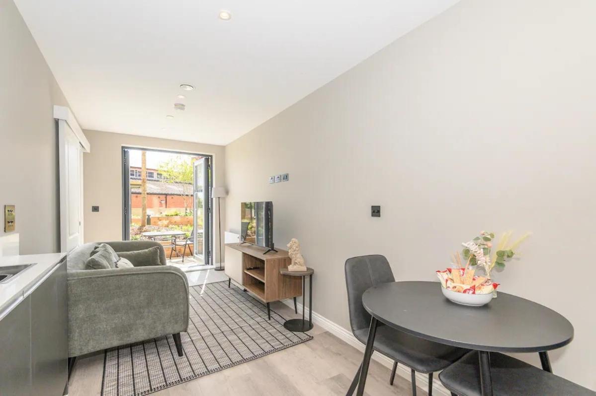 Centre Deluxe With Amazing Garden Terrace Pass The Keys Leeds (West Yorkshire)
